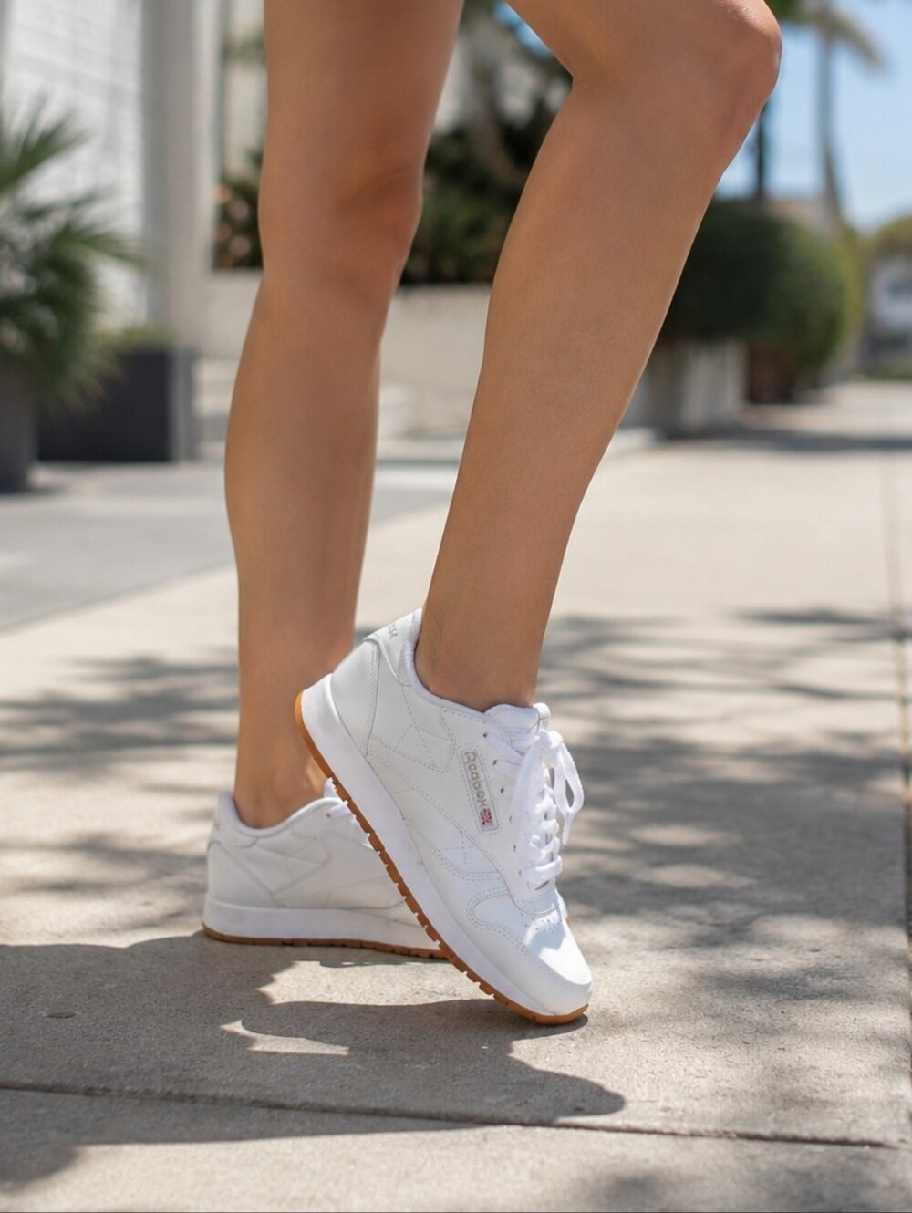 Reebok Classic White Leather Low-Top Sneakers Gum Sole Lace-Up Casual Athletic